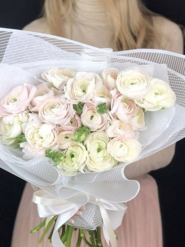 Букет из ранункулюсов 19 шт. нежно-розовых КЛУНИ